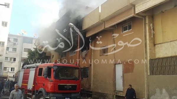 بالصور.. السيطرة على حريق بمنى إحدى شركات الأجهزة الكهربائية بسوهاج بالصور.. السيطرة على حريق بمنى إحدى شركات الأجهزة الكهربائية بسوهاج