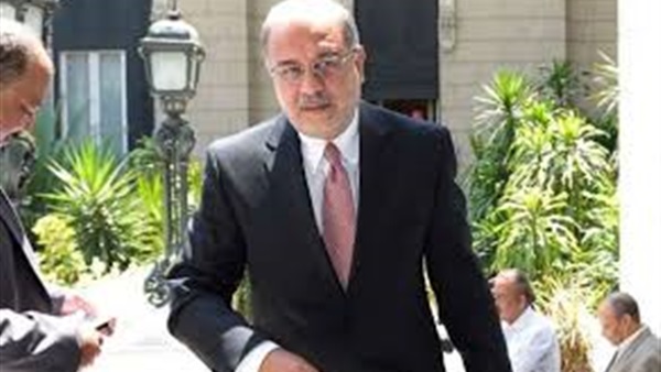 رئيس الوزراء يغادر الاستثمار بعد لقاءه بالمحافظين الجدد رئيس الوزراء يغادر الاستثمار بعد لقاءه بالمحافظين الجدد