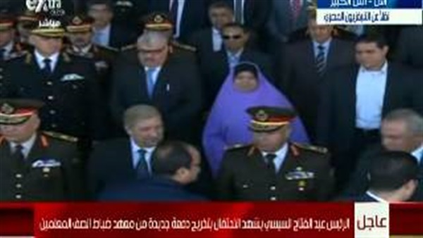 بالفيديو.. السيسي يشهد حفل تخريج دفعة جديدة من ضباط الصف والمعلمين بالفيديو.. السيسي يشهد حفل تخريج دفعة جديدة من ضباط الصف والمعلمين