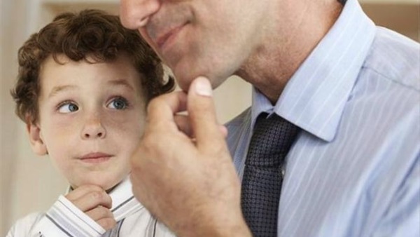 عادات سيئة يكتسبها طفلك منك من دون أن تعلمي! عادات سيئة يكتسبها طفلك منك من دون أن تعلمي!