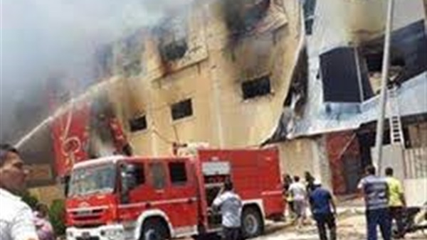 نشوب حريق بمصنع كرتون فى العبور نشوب حريق بمصنع كرتون فى العبور