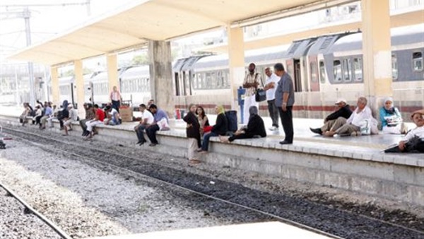 شاب يفقد ساقه خلال محاولته اللحاق بقطار في محطة كفر الدوار