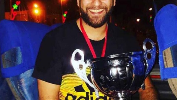 حارس الزمالك لـ "اليد" يفوز بأفضل حارس في بطولة "الشعب" حارس الزمالك لـ "اليد" يفوز بأفضل حارس في بطولة "الشعب"