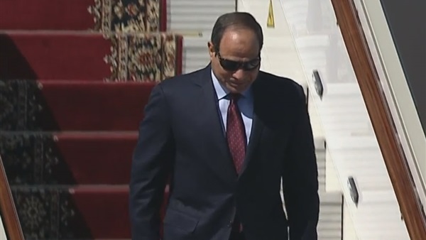 السيسي يطلق نواة مشروع المليون ونصف فدان بـ«الفرافرة» السيسي يطلق نواة مشروع المليون ونصف فدان بـ«الفرافرة»