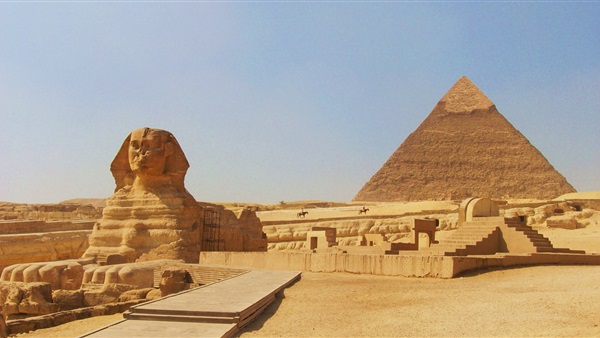 غدا "مصر تتلألأ" أمام الأهرامات..احتفاء بالعام الميلادي الجديد غدا "مصر تتلألأ" أمام الأهرامات..احتفاء بالعام الميلادي الجديد