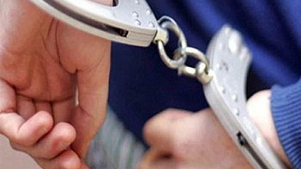 ضبط عاطل لحيازته 4 فرش حشيش للإتجار ببولاق الدكرور ضبط عاطل لحيازته 4 فرش حشيش للإتجار ببولاق الدكرور