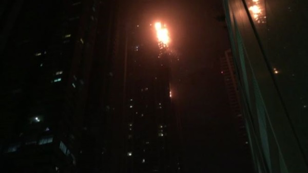 بالصور.. حريق هائل في أحد فنادق دبي بالصور.. حريق هائل في أحد فنادق دبي