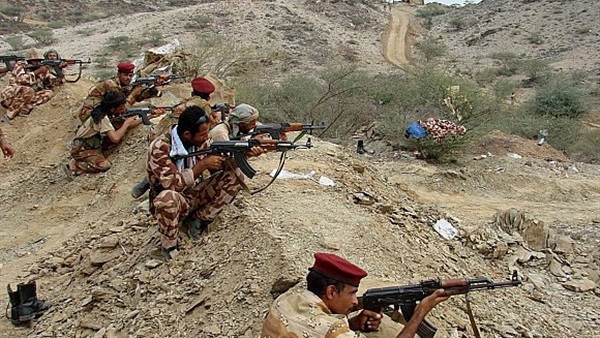 مقتل 15 في مواجهات بين الحوثيين والجيش اليمني قرب باب المندب مقتل 15 في مواجهات بين الحوثيين والجيش اليمني قرب باب المندب