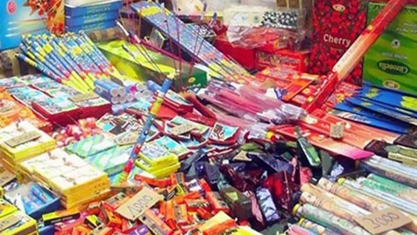 ضبط 4 آلاف ألعاب نارية محظورة في حملة تموينية بالجيزة ضبط 4 آلاف ألعاب نارية محظورة في حملة تموينية بالجيزة