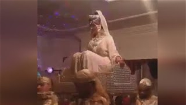 بالفيديو.. لحظة سقوط عروس مغربية من أعلى «هودج»