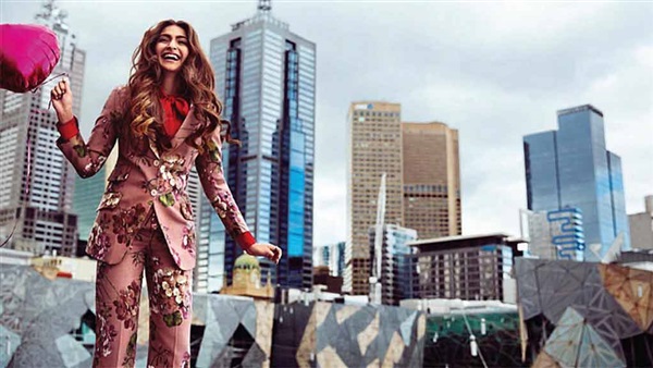 بالصور.. «سونام كابور» بإطلالة كلاسيكية على مجلة «VOGUE» بالصور.. «سونام كابور» بإطلالة كلاسيكية على مجلة «VOGUE»