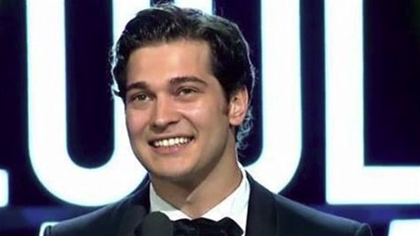 شاتاي اولسوي يعود بـ«جنون العسل» شاتاي اولسوي يعود بـ«جنون العسل»