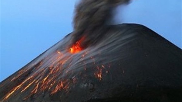 انبعاث الرماد الأسود والأدخنة من بركان «فويجو» بجواتيمالا