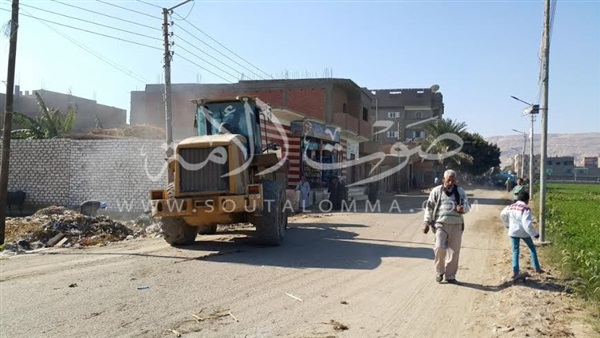 بالصور.. رفع مقالب القمامة وإصلاح أعمدة الإنارة بأسيوط