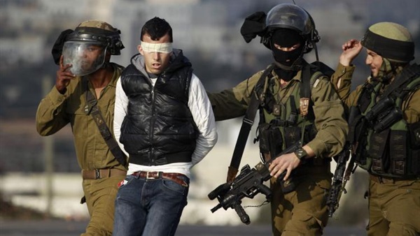 قوات الاحتلال تعتقل 13 فلسطينيًا بالضفة الغربية