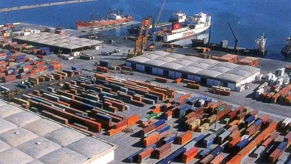 ميناء الأسكندرية يستقبل 4 بواخر تحمل 89 ألف متر من الأخشاب ميناء الأسكندرية يستقبل 4 بواخر تحمل 89 ألف متر من الأخشاب