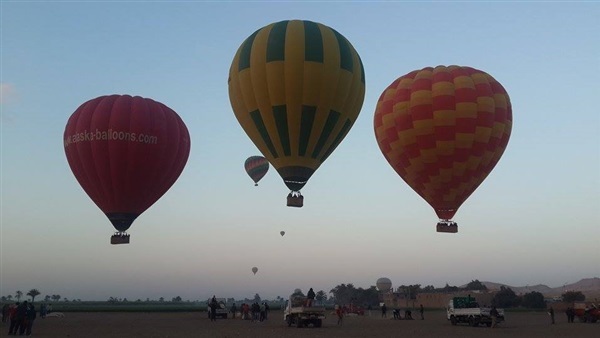 19 رحلة بالون طائر تحلق على المناطق الأثرية بالأقصر