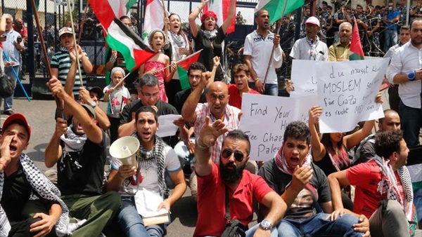اعتصام في لبنان تضامنا مع بلدة مضايا السورية