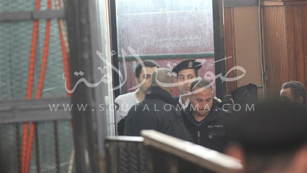 بالصور.. براءة «مشاغب» والحكم علي 8 آخرون بالإعتداء علي رئيس الزمالك