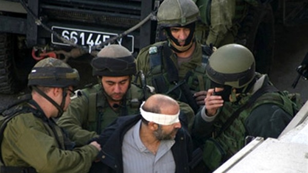 حملة اعتقالات شملت 15 شابا فلسطينيا بالضفة الغربية