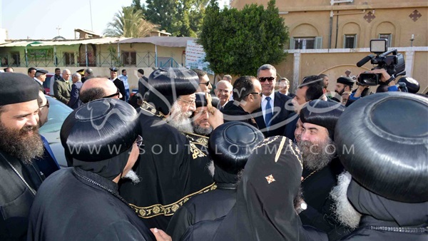 بالفيديو والصور:محافظ الأقصر يستقبل البابا تواضروس فى زيارته الأولى بالفيديو والصور:محافظ الأقصر يستقبل البابا تواضروس فى زيارته الأولى