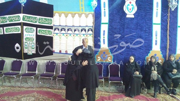 بالصور.. بكاء شديد في عزاء «الثعلب» بالصور.. بكاء شديد في عزاء «الثعلب»
