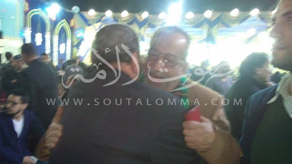 بالصورة.. احمد راتب يظهر في سرادق العزاء لتقديم التعازي في "الثعلب" بالصورة.. احمد راتب يظهر في سرادق العزاء لتقديم التعازي في "الثعلب"