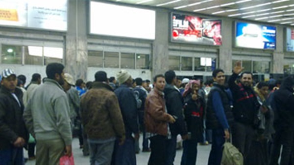 وصول 12 مرحلا مصريا من السعودية إلى مطار القاهرة 