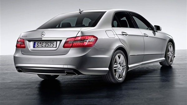 الجيل الجديد من مرسيدس E Class يخطف الأبصار
