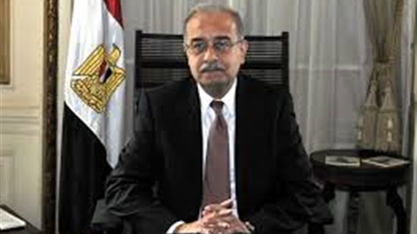 حكومة "إسماعيل" تبحث تخفيف الأعباء عن موازنة الدولة حكومة "إسماعيل" تبحث تخفيف الأعباء عن موازنة الدولة