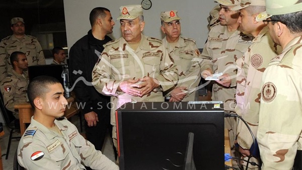 بالصور.. حجازى يتفقد الأنشطة التعليمية والبحثية بالكلية الفنية العسكرية