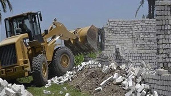 إزالة تعديات بالبناء على 5 أفدنة فى بنى سويف
