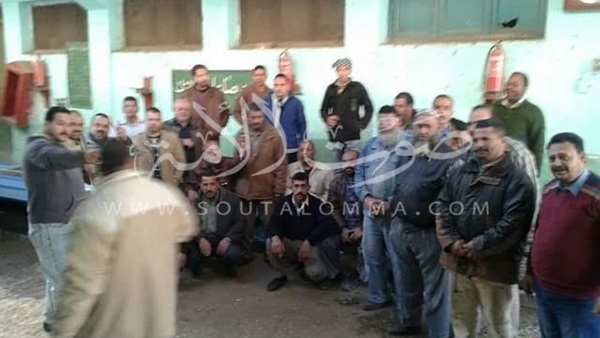 بالصور.. العاملون بالمشروعات النمطية بالشرقية يضربون عن العمل بالصور.. العاملون بالمشروعات النمطية بالشرقية يضربون عن العمل