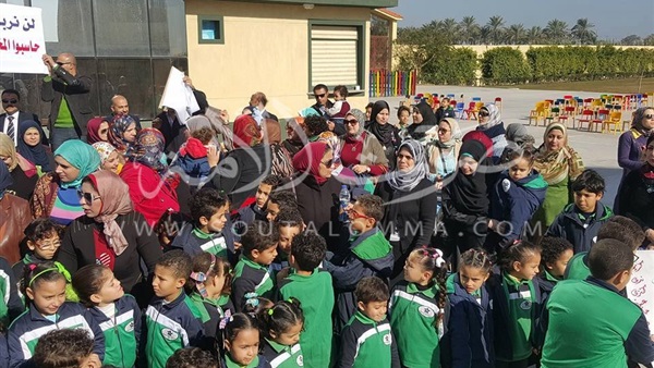 بالصور.. وقفة احتجاجية بالبحيرة ضد إغلاق مدرسة بكفرالدوار