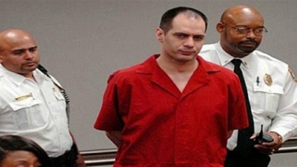 تعرف على سبب ارتداء المحكوم عليه بالإعدام اللون الأحمر 