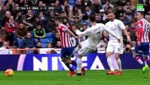 بالفيديو.. «رونالدو» يقلد كابتن الزمالك في «الضرب بالـشلوت»