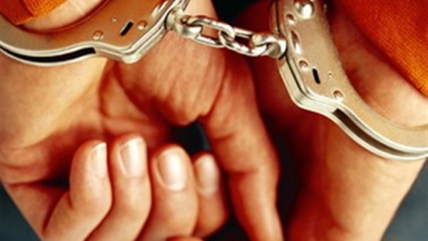 ضبط 4 أشخاص يروجون استمارة منحة السيسي المزيفة ضبط 4 أشخاص يروجون استمارة منحة السيسي المزيفة