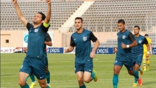 صلاح عاشور يحرز الهدف الثالث في شباك "الفلاحين" صلاح عاشور يحرز الهدف الثالث في شباك "الفلاحين"