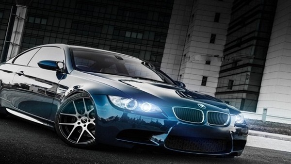 BMW تقدم سيارة ذاتية القيادة احتفالا بـ 100عام BMW تقدم سيارة ذاتية القيادة احتفالا بـ 100عام