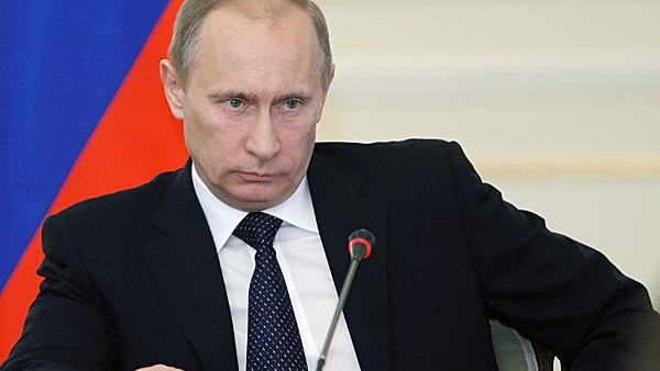 «كلينتون» تغازل بوتين: «مشاكس بس محترم»