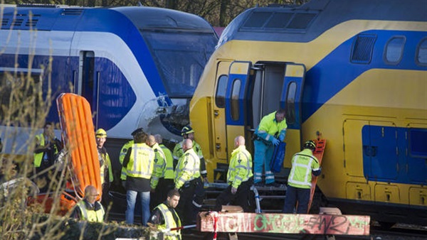 إصابة 27 شخصا جراء تصادم قطارين في إيطاليا