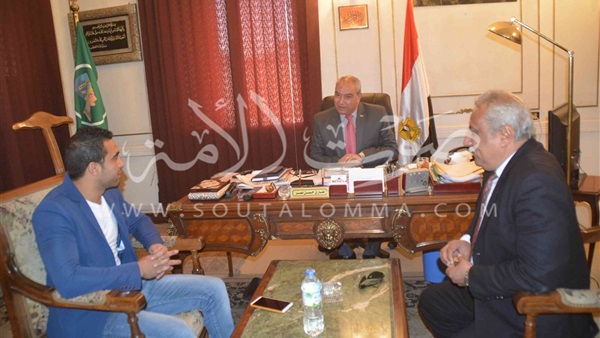 بالصور..محافظ المنيا يكرم ثالث العالم في بطولة الكونغ فو بالصور..محافظ المنيا يكرم ثالث العالم في بطولة الكونغ فو