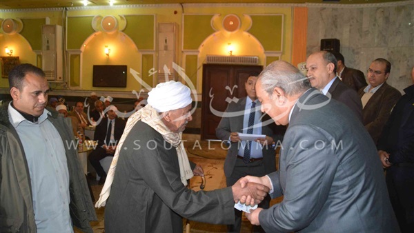 بالفيديو والصور..محافظ المنيا يكرم 38 أسرة من شهداء الشرطة