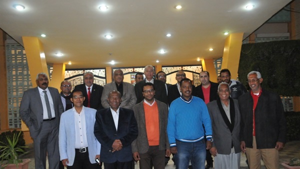 بالصور.. محافظ أسوان يخاطب وزير الرياضة لتحمل تكاليف إقامة مبارايات الفريق