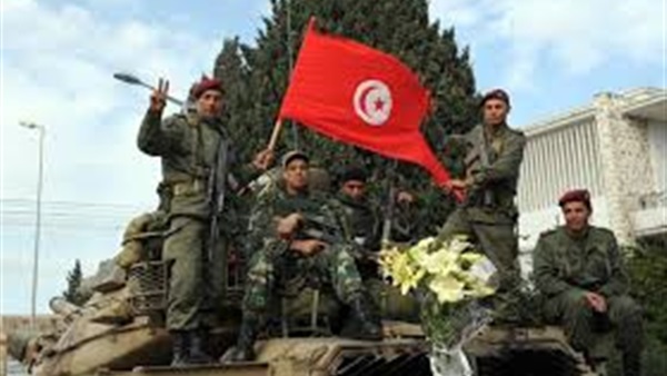 تدخل الجيش التونسي لتهدئة الأوضاع بحي الزهور بالقصرين تدخل الجيش التونسي لتهدئة الأوضاع بحي الزهور بالقصرين