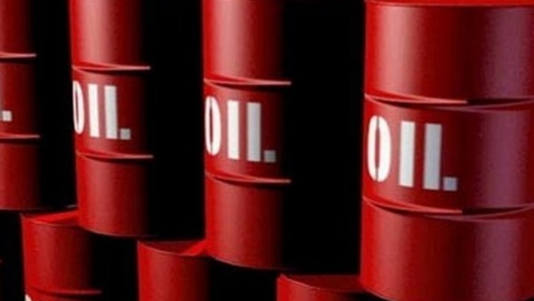 النفط يواصل إنخفاضه مع  زيادة المعروض