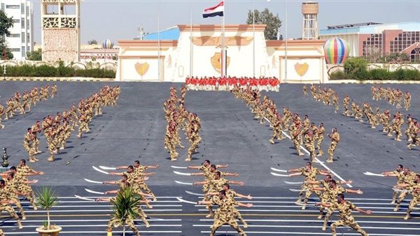 «صبحي» يشهد احتفال إعداد طلبة الكليات العسكرية