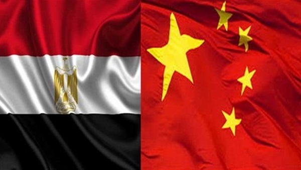 الأعلام المصرية والصينية تزين ميدان التحرير لاستقبال «بينج» الأعلام المصرية والصينية تزين ميدان التحرير لاستقبال «بينج»