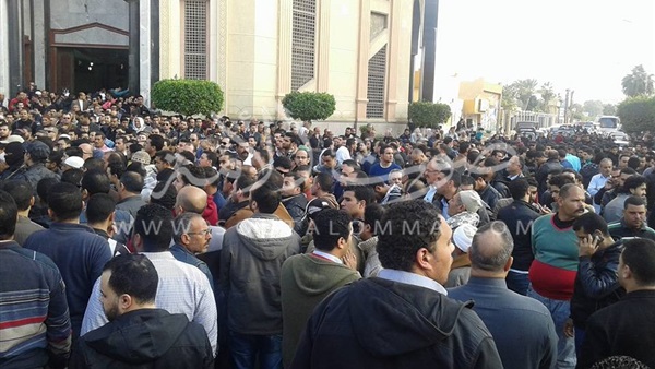 بالصور..تشييع جثامين شهداء العريش فى مسقط رأسهم بكفر الشيخ بالصور..تشييع جثامين شهداء العريش فى مسقط رأسهم بكفر الشيخ