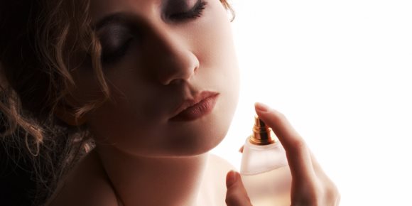  معلومات تساعد في اختيار  نوع العطر المناسب لكل وقت من أوقات السنة (انفوجراف)